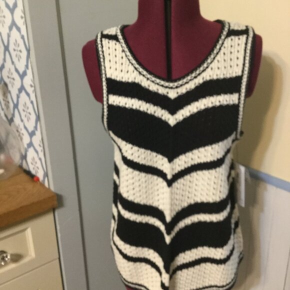 NWT Tribal Jeans crochet/knit sweater vest in black and cream size large - Picture 4 of 7